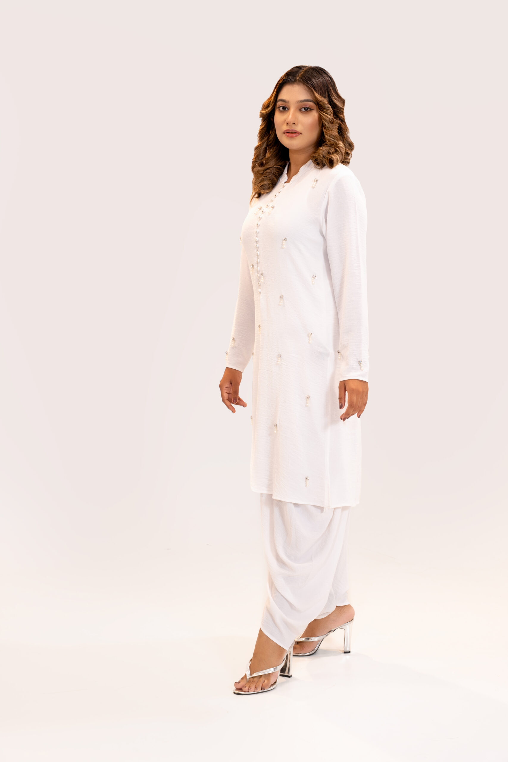 ARI06740-scaled-1.jpg Amriss Ladies Kurta - White - Image 1